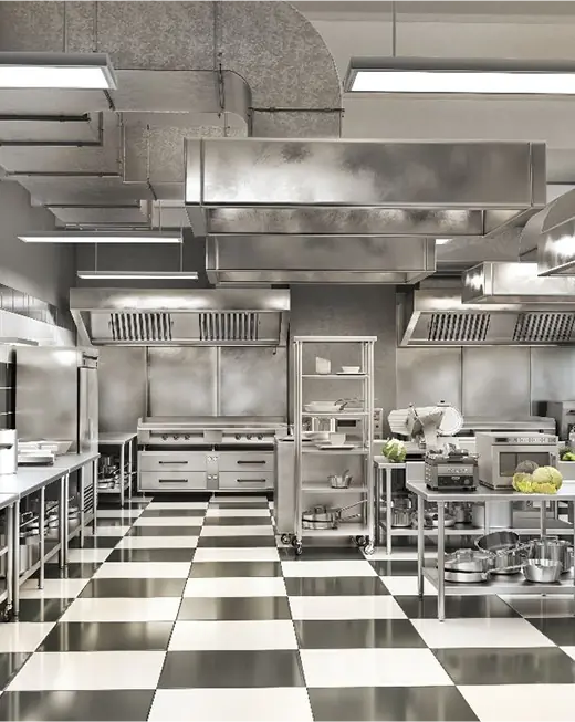Eine moderne Großküche mit hochmodernen Geräten und Zubehör für die Gastronomie, komplett mit Edelstahlgeräten, schwarz-weiß kariertem Bodenbelag und Lüftungskanälen über Kopf.